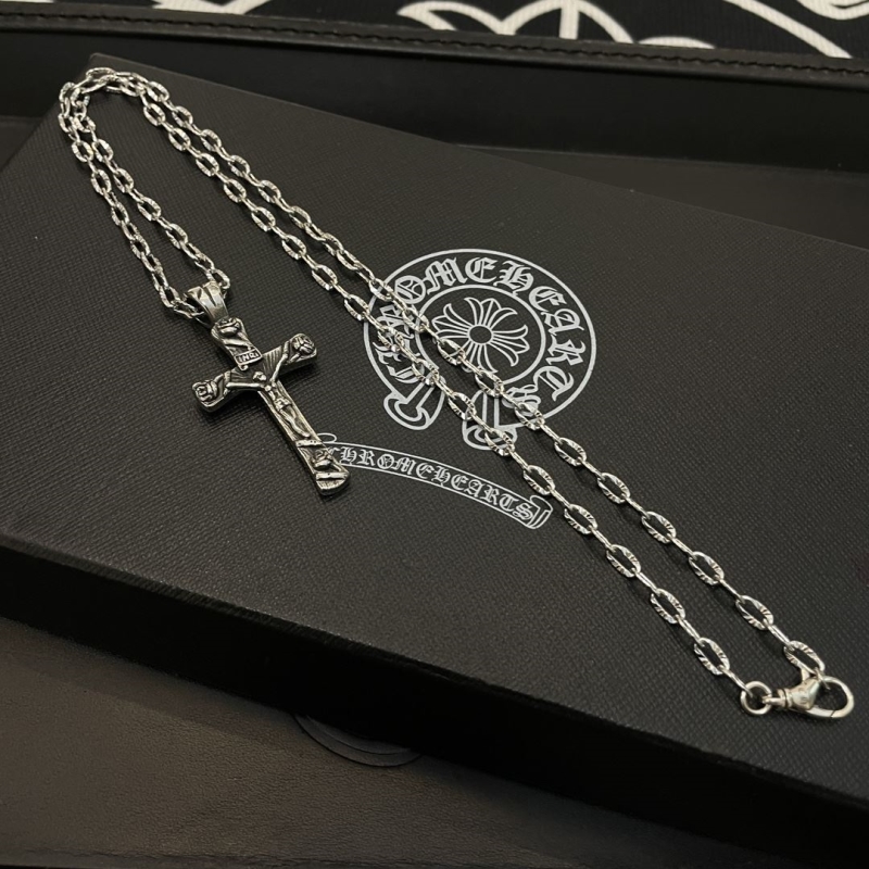 Ch*0me He**ts necklaces